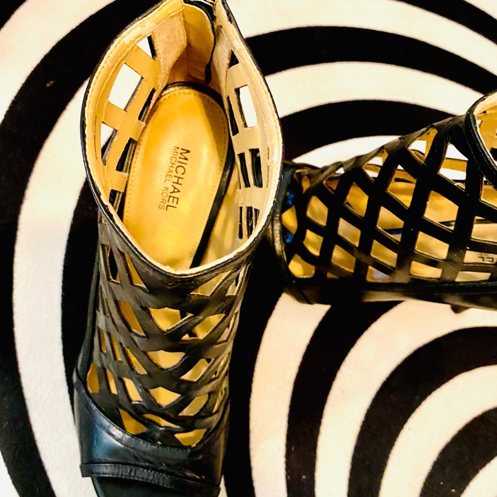MICHAEL KORS Yvonne Leather Booties - US 9.5M - Picture 6 of 9